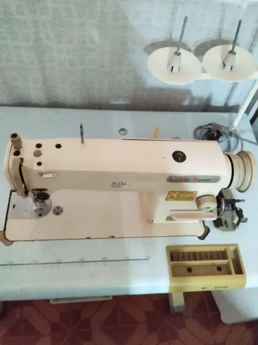 Máquina de costura industrial Reta com motor eletrônico - Mac Special