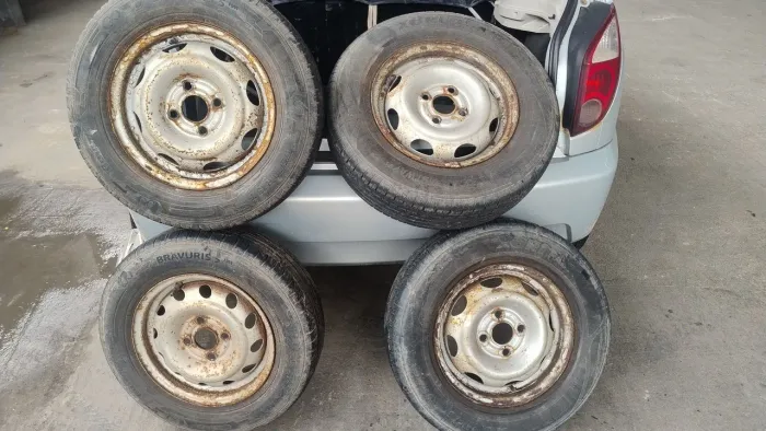Vende-se pneus aro 13