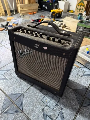 Amplificador Fender Mustang 1