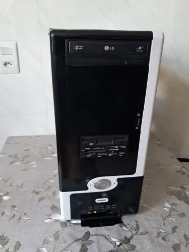 Gabinete ATX full tower com fonte 280 Watts