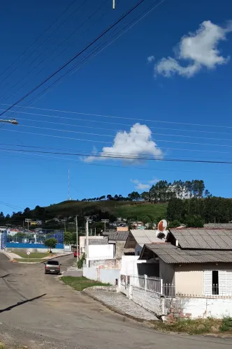 Vende-se casa no bairro centenário