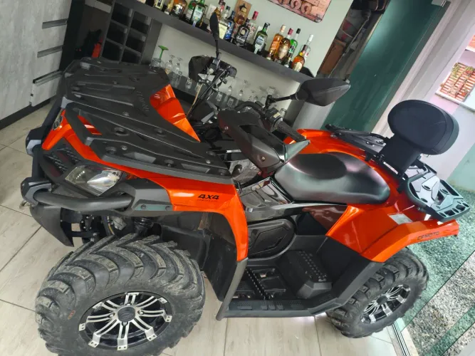 Quadriciclo cforce 520