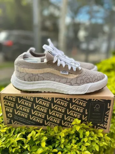 Tênis Vans Ultrarange Neo VR3 Unissex PremiumTons: Areia/Bege - Cabedal Malha Respirável