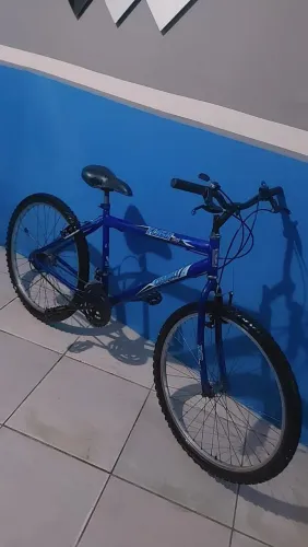 Vendo bicicleta aro 26 de marcha bem arrumadinha