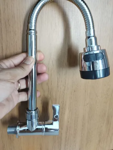 Linha torneira de pia de cozinha