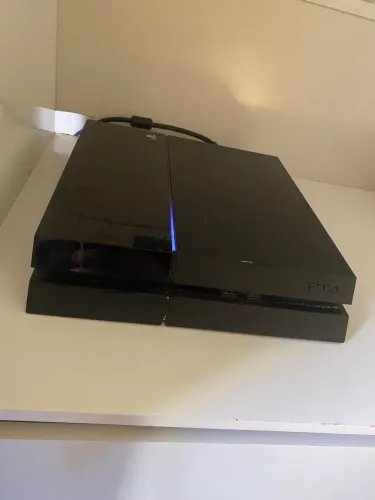 Ps4 + 2 controles