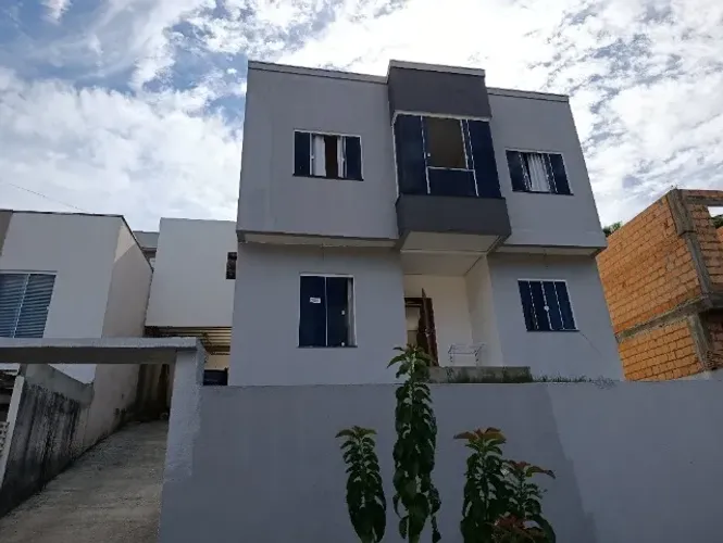 Sobrado com 4 quartos e 3 banheiros
