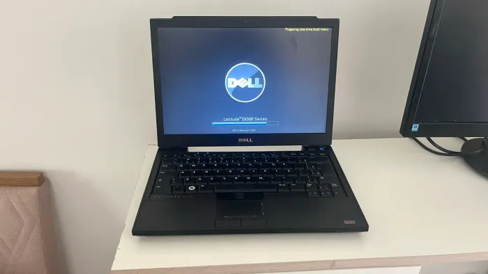Notebook Dell Latitude E4300 Core 2 Duo 4GB - Clássico Corporativo