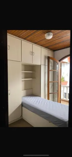 Alugo  quartos 