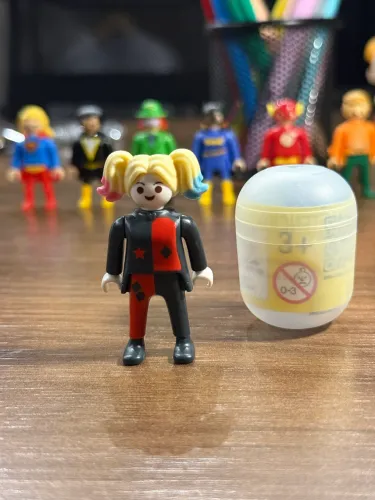 Arlequina DC Kinder Ovo Playmobil 