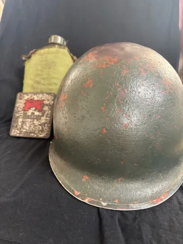 Lote Militaria Antiga - Capacete De Aço M1 + Cantil + Lata/Cigarreira Marlboro