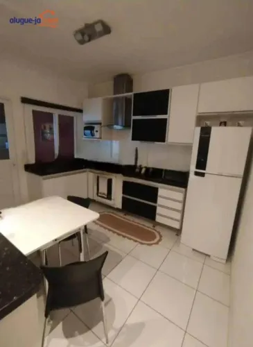 Casa com 3 dormitórios para alugar, 138 m² por R$ 4.496/mês - Jardim Primavera - Jacareí/S