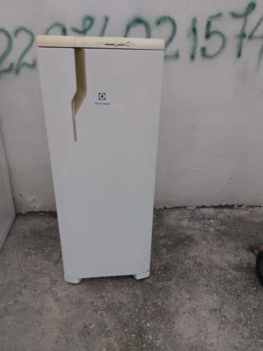 Vendo geladeira Eletrolux
