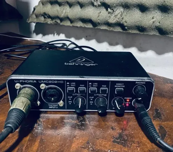 Interface de áudio Behringer U-Phoria UMC202