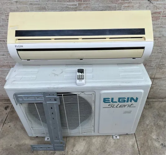 Ar split Elgin 12k/220V com controle e suporte higienizado