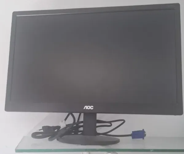 Monitor novo, pouco usado