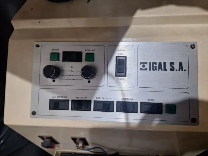 Coluna com cadeira Oftalmológica da marca IGAL