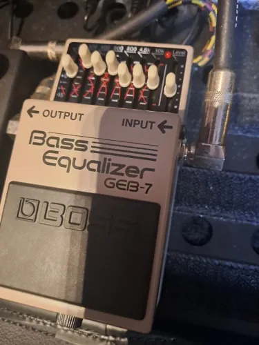 Pedal contra baixo boss equalizador GEB-7