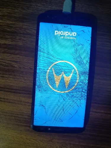 Moto G6 play para retirada de peças liga mas tela está quebrada