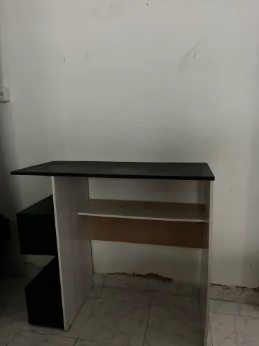 Escrivaninha preta