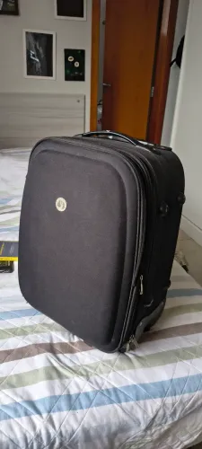 Mala preta de viagem com rodinhas