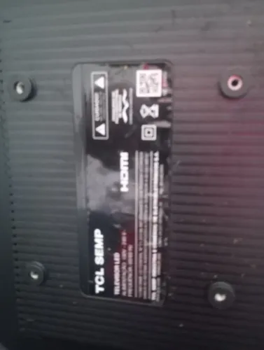 Tv TCL 32 polegadas com defeito tela quebrada