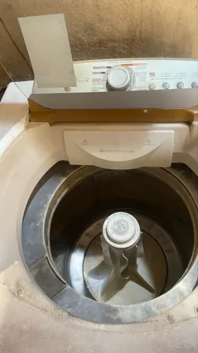 Vende-se máquina de lavar . OBS a centrifugação não está funcionando 