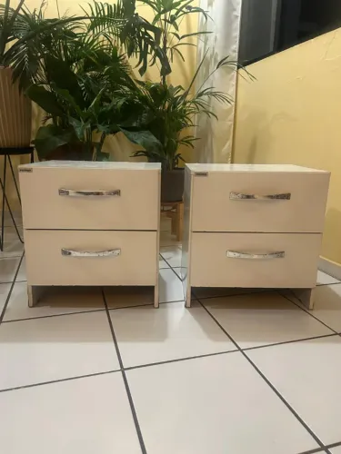2 Mesas de Cabeceira