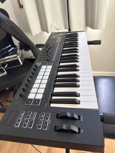 Controladora Novation Launchkey MK3 - 49 teclas 