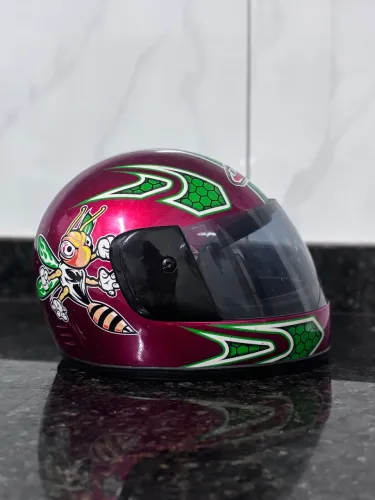Capacete INFANTIL- OTIMA CONDIÇÃO