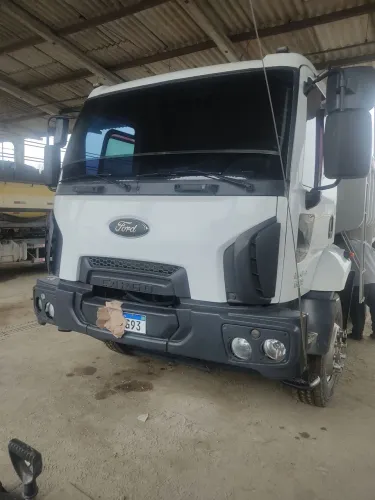 Vendo Ford cargo 6x4 traçado 2015