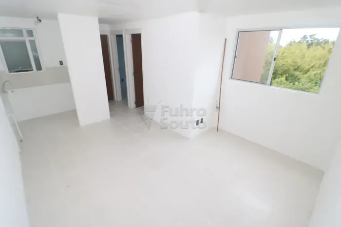 Apartamento Reformado de 2 Dormitórios no Solar dos Almeidas