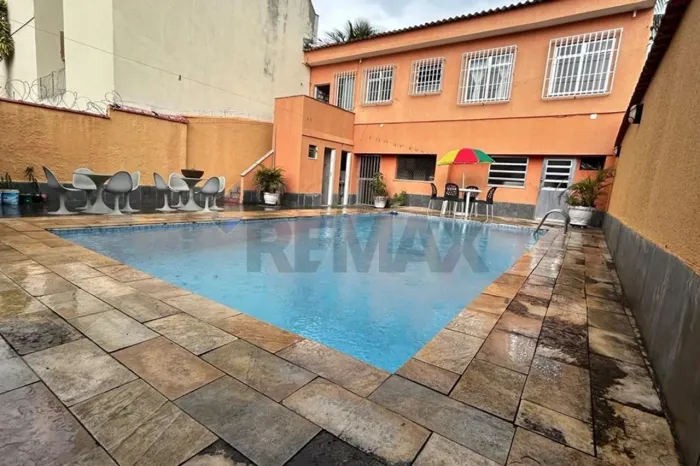 Casa com Piscina na Praça Seca próximo ao Colégio Pentágono!