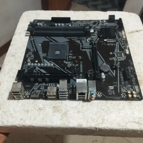 Placa mãe B550/Seminova/perfeita e com espelho