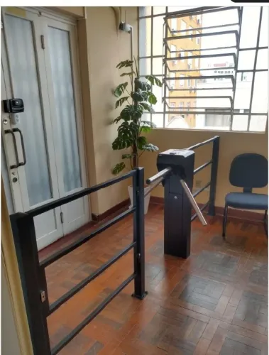 Catraca/Controle de acesso c/Grade de contenção