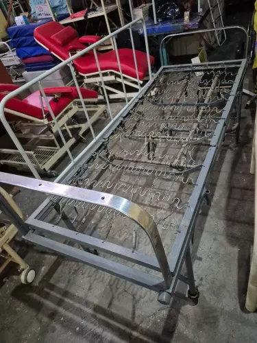 Cama Reforçada Hospitalar 2 manivelas e 1 proteção lateral