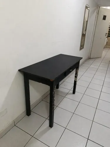 Mesa de madeira para estudos - Aceito cartão