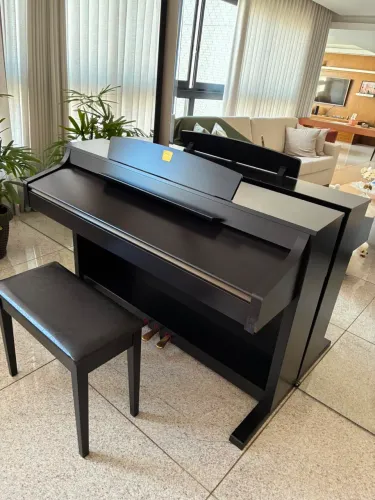 Piano Digital Yamaha (com banco)