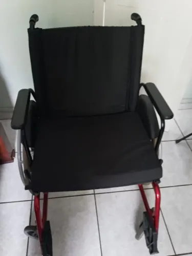 Cadeira de roda para pessoas obesas de até 160 kilos