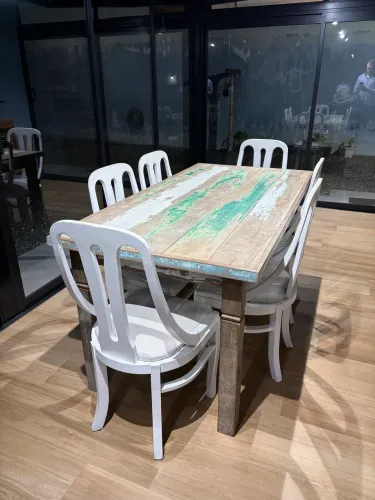 Mesa de madeira de demolição