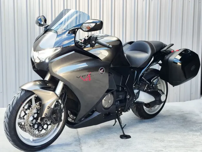 HONDA VFR 1200F 2012 DCT