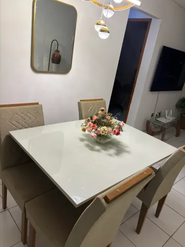 MESA C/ 4 CADEIRAS TAMPO DE VIDRO