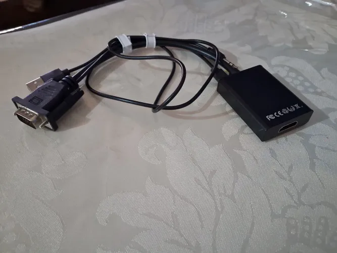 Adaptador Gembird A-VGA-HDMI-01, que converte sinal VGA (analógico) para HDMI (digital).
