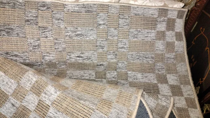 Tapete para sala em bom estado sisal