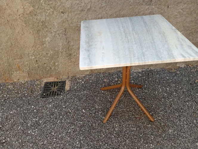 Mesa de mármore