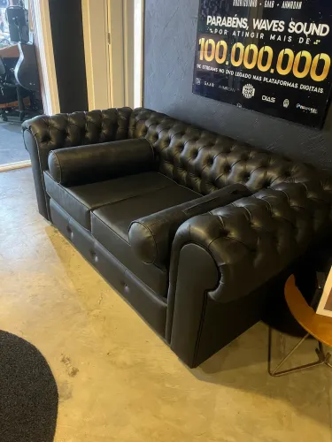 Sofa Chesterfield Capitone Couro 1.73 x 0.90