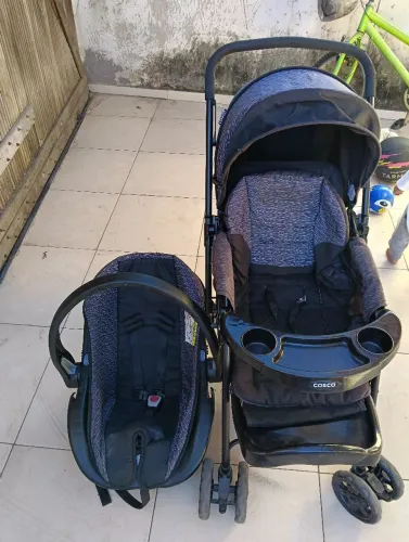 Carrinho de bebê + bebê conforto 