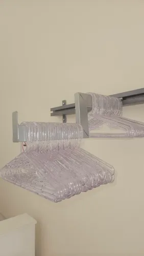 Kit com 50 Cabides Acrílicos Infantis - Transparentes