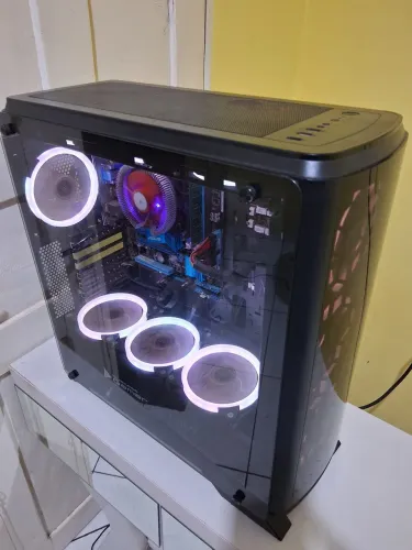GABINETE GAMER COM LATERAL EM VIDRO TEMPERADO + COOLERS RGB ?