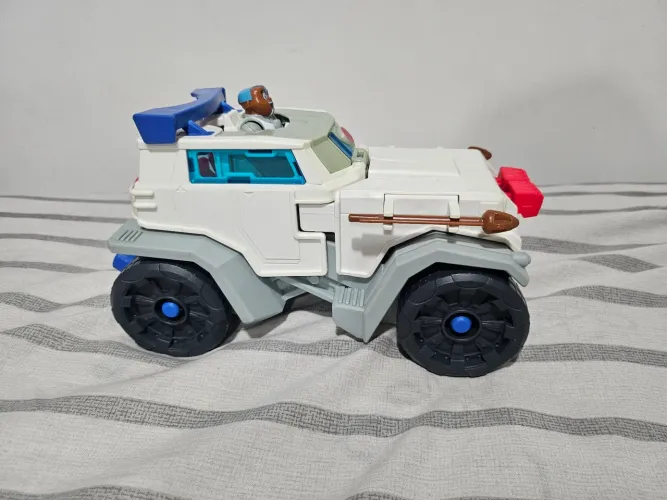 Carro  de combate  ciborgue 